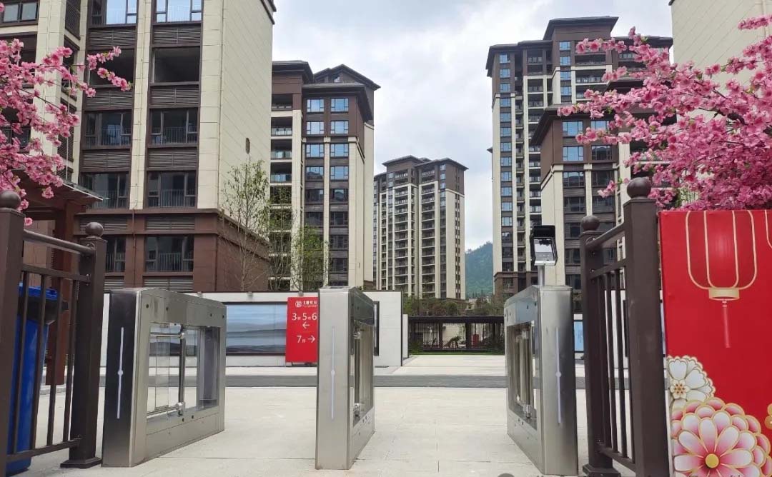 <b>《行业前瞻：智能门禁系统 守护安全管理“第一道防线”》</b>